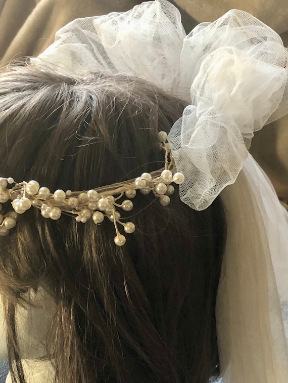 Vail-Wedding veil, vintage off white, bead crown