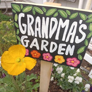 Custom Garden Sign Wood Personalized Flower Garden Gift for Grandma gardening outdoor sign personalized garden birthday gift Mom Sister Gift