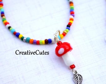 Colar de Cogumelo Vermelho, Colar de Contas Arco-Íris, Colar Boho Hippie, Presente para Amantes de Cogumelos, Joias Fairy Core, Gargantilha de Cogumelo com Contas