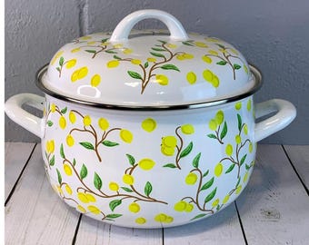 Crofton Cottagecore Lemon Print Enamel Dutch Oven Stockpot  White Yellow