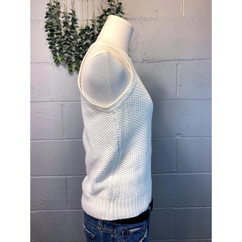 Top sin mangas de punto de algodón blanco con cuello halter y textura, talla pequeña, de Lilly Pulitzer. imagen 4