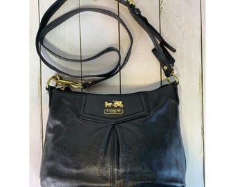 Vintage Y2K Coach Black Pebbled Leather Crossbody Bag Gold Hardware Red Lining