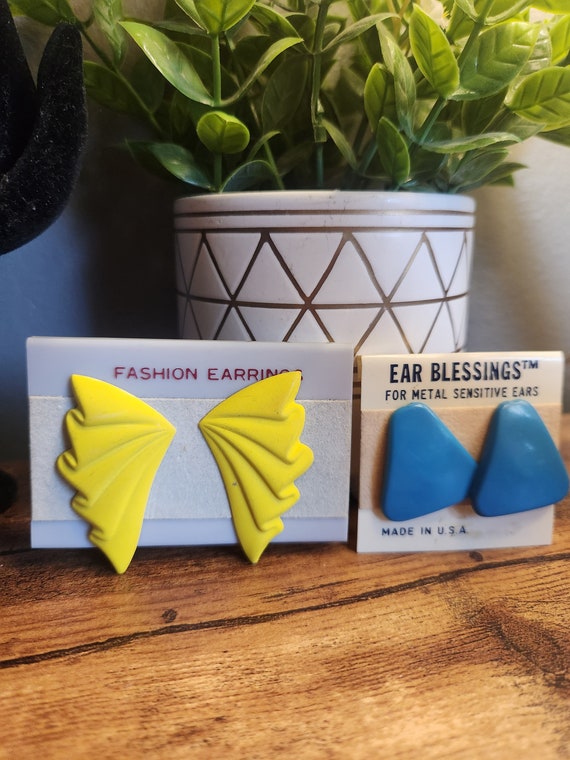 2 pairs 80s earrings - image 1