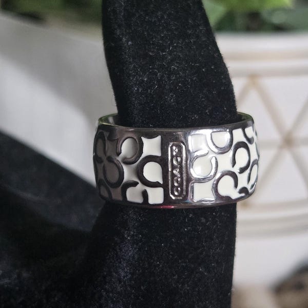 Anillo de esmalte Coach Miranda