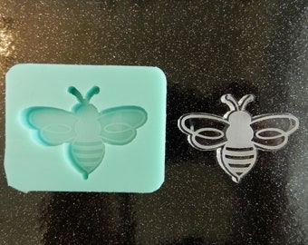 2" Etched Bee Silicone Mold for Resin and Epoxy.  Sized for use on Badge Reels. 2" Wide 1/4" deep.