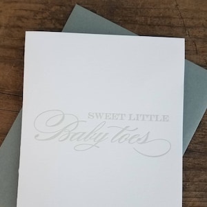 Douce petite bébé orteils typographie carte