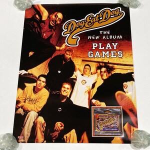 Póster de Dog Eat Dog - Play Games 1996 / 24 x 18 pulgadas - Póster original en Roadrunner Records - Banda de hip hop, funk metal y hardcore / Música mohawk