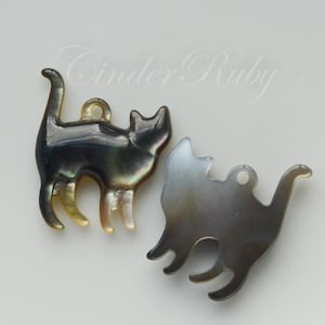 14 x 17 mm 天然 MOP 子猫ペンダント、小さなホワイト/ブラック マザー オブ パール キャット チャーム