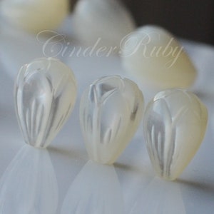 Natural White Shell Vintage Tulips,White MOP Flower Beads,White Mother of Pearl Tulip Flowers,8x11 mm,Full Drilled Hand Carved Tulips
