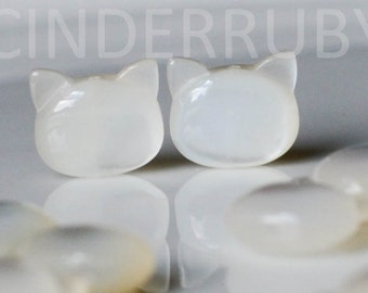 Natural White MOP Cat Head Charms/Connectors,Delicate Hand Carved White Shell Beads,Full Drilled White Mother of Pearl Beads,10x8x4 mm