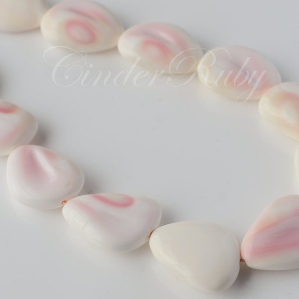 Creamy Pink Conch Shell Slice Free Form Beads, Pink MOP Triangle Slab Slice Nuggets,20-30 mm Large Conch Nuggets,15.5"