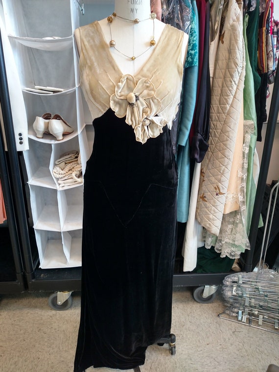 1930s Silk Velvet Cream and Black Bias Cut Gown