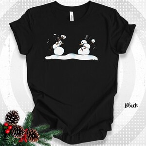 面白いクリスマス雪だるま雪合戦Tシャツ冬雪だるまシャツホリデーギフトアイデアユニセックスクルーネック雪合戦デザイン雪だるま愛好家