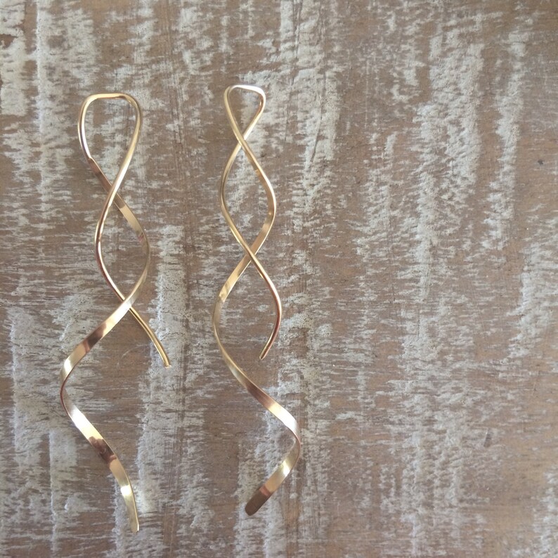 Wire Twist earring; wire earring; hand forged earring; wire earring