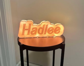 Kundenspezifisches 3D gedrucktes Barbie-inspiriertes Namenslicht - personalisiertes Nachtlicht für Mädchenraumdekor