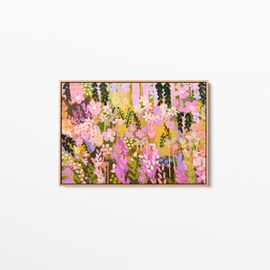 Paisaje floral lila y rosa - estampado artístico de lienzo enmarcado