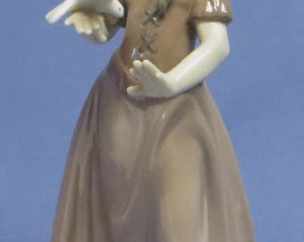 Lladro Figurine ~6153 American Love  (Retired ) mint condition with box