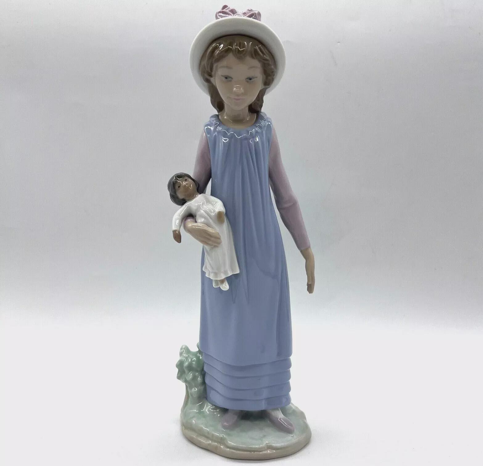 LLADROフィギュア 薄紫色ドレス LLADROフィギュア 薄紫色ドレス LLADRO