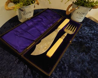 Coppia vittoriana di posate da pesca, posate da insalata placcate in argento elettrolitico con punzone, ideali per barbecue.