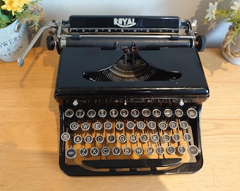Macchina da scrivere portatile Royal d'epoca in condizioni fantastiche, non ne troverai una migliore