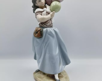 リヤドロ　5141 バルーンセラー　置物　LLADRO LLADRO #5141 Girl With Balloons.. the Balloon Seller - Etsy