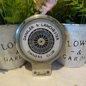 Vintage Daimler & Lanchester Owners Club chrome car badge  / grill badge car mascot in really good condition 12 x 9 cm