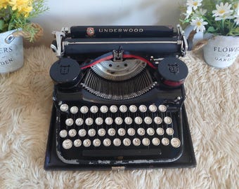Vintage Underwood typewriter in fantastic working condition Circa 1920's