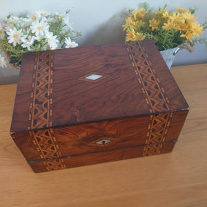 Victorian figured walnut Tunbridge banded writing box / writing slope  with inkwells included 30 x 22 x 16cm