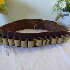 Cinto de couro de qualidade para espingarda, suporte para 25 cartuchos, costuras costuradas, ótimo estado, couro de qualidade, 32&#39;&#39; - 36&#39;&#39;
