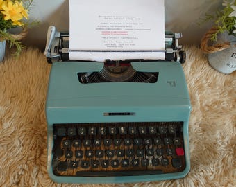 Vintage Olivetti Lettera 32 portable typewriter in lovely condition , full working order including very nice case Made in Italy