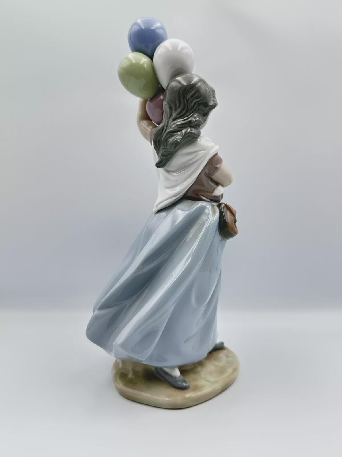 リヤドロ　5141 バルーンセラー　置物　LLADRO リヤドロ 5141 バルーンセラー 置物 LLADRO 【公式通販】 置物