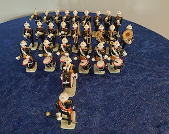 Vintage Lead soldiers military band 26 piece brass band in lovely condition all hand painted