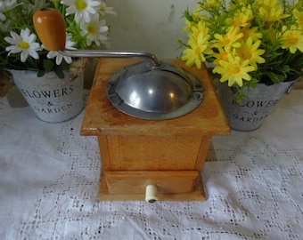 Vintage oak wood  coffee grinder with pull out coffee catcher draw in  excellent condition Circa 1950's coffee mill 12 x 12 x 12 cm