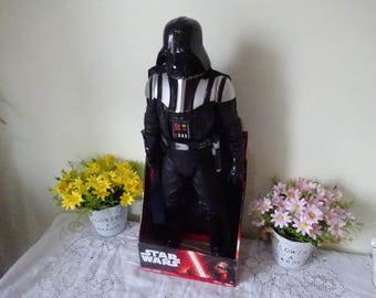 Large 2015 Star Wars Darth Vader Model Spielzeug BNIB außergewöhnlichen Zustand 51 cm / 20&#39;&#39; sammelwürdiger Zustand