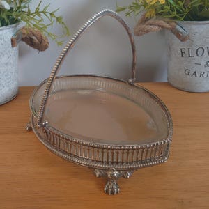 Vintage smörskål i silver med glasinnerbricka för bonbon/oliv/efteråtta monterad på lejontassfötter 17 x 12 x 5 cm