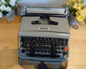 素晴らしいOLIVETTI LETTERA 32トラフィックイエローカラー、完璧な