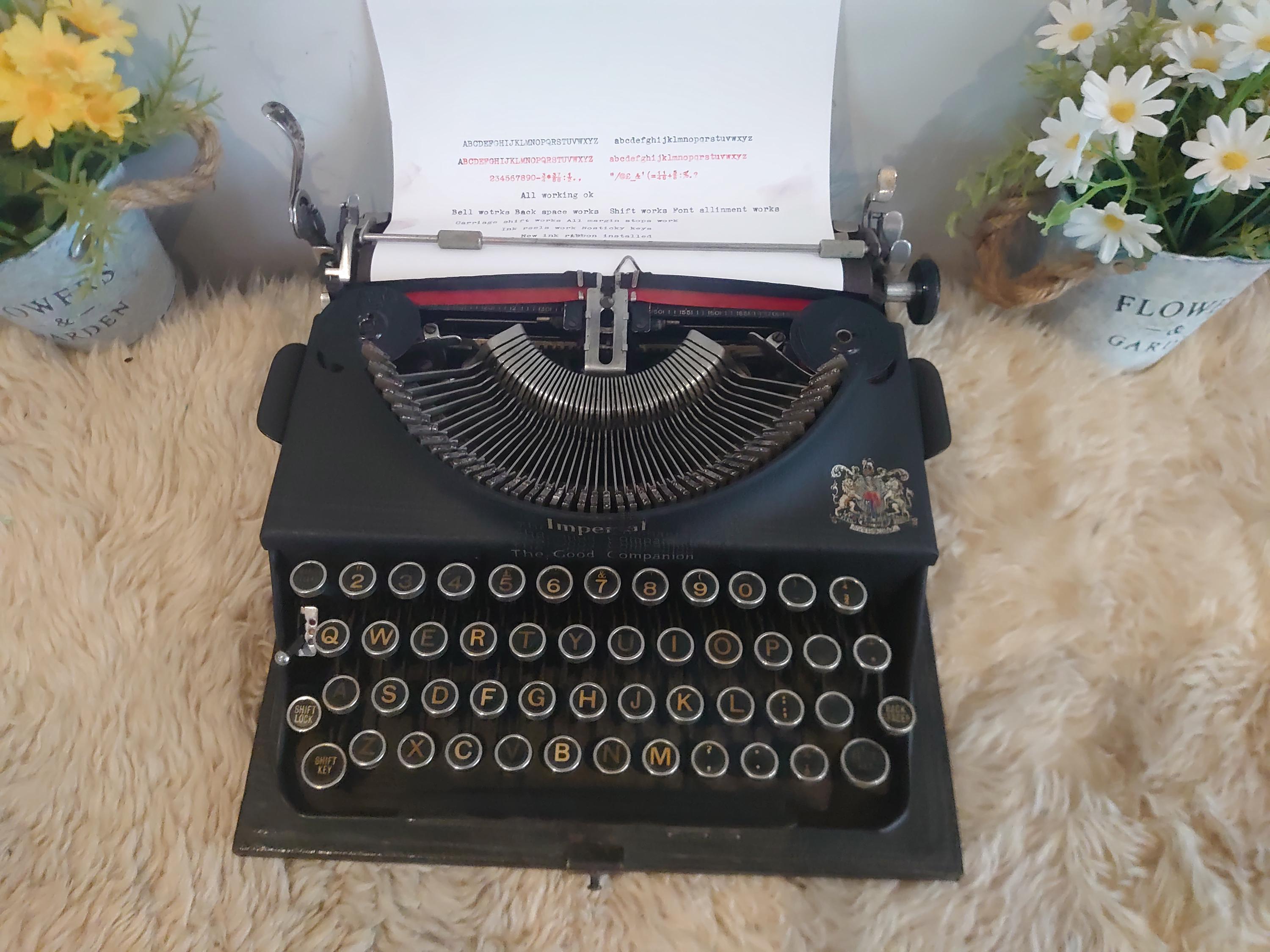 Vintage Imperial Good Companion Typewriter in Fantastic Condition
