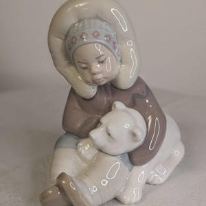 Lladro Eskimo playing #1195 Circa 1972