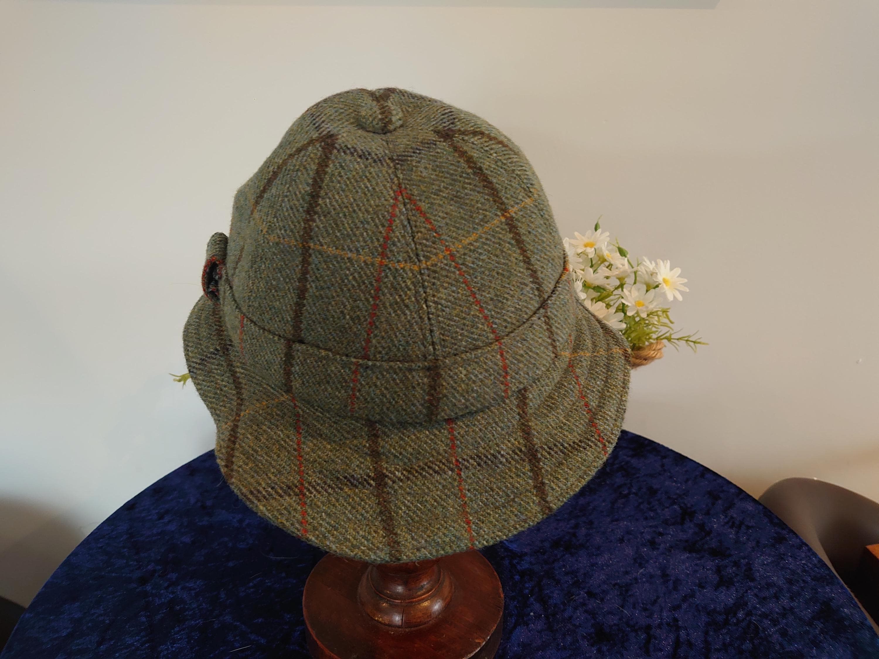 Genuine Wool Lock & Co Hatters Tweed Deerstalker Hat in Lovely