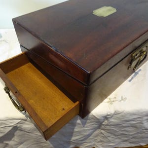 Victorian campaign style mahogany  writing slope desk top stationary box with green leather interior with interior draw 40 x 25 x 15 cm