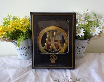 Insignia de coche de latón vintage AA Automobile Association / insignia de parrilla, mascota de coche en caja original con pedestal de exhibición de madera, 1906-1911