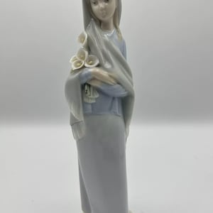Vintage Lladro &quot;Girl with Calla Lilies Model #4650