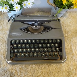 Vintage Hermes baby typewriter in good condition made in Switzerland