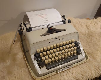 1930年代のAdler mod. 30タイプライター、ヴィンテージタイプライター