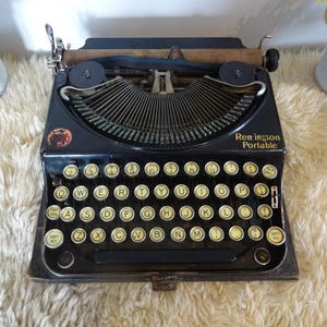 Vintage Remington premier portable typewriter in full working order in fantastic condition with case circa 1920&#39;s