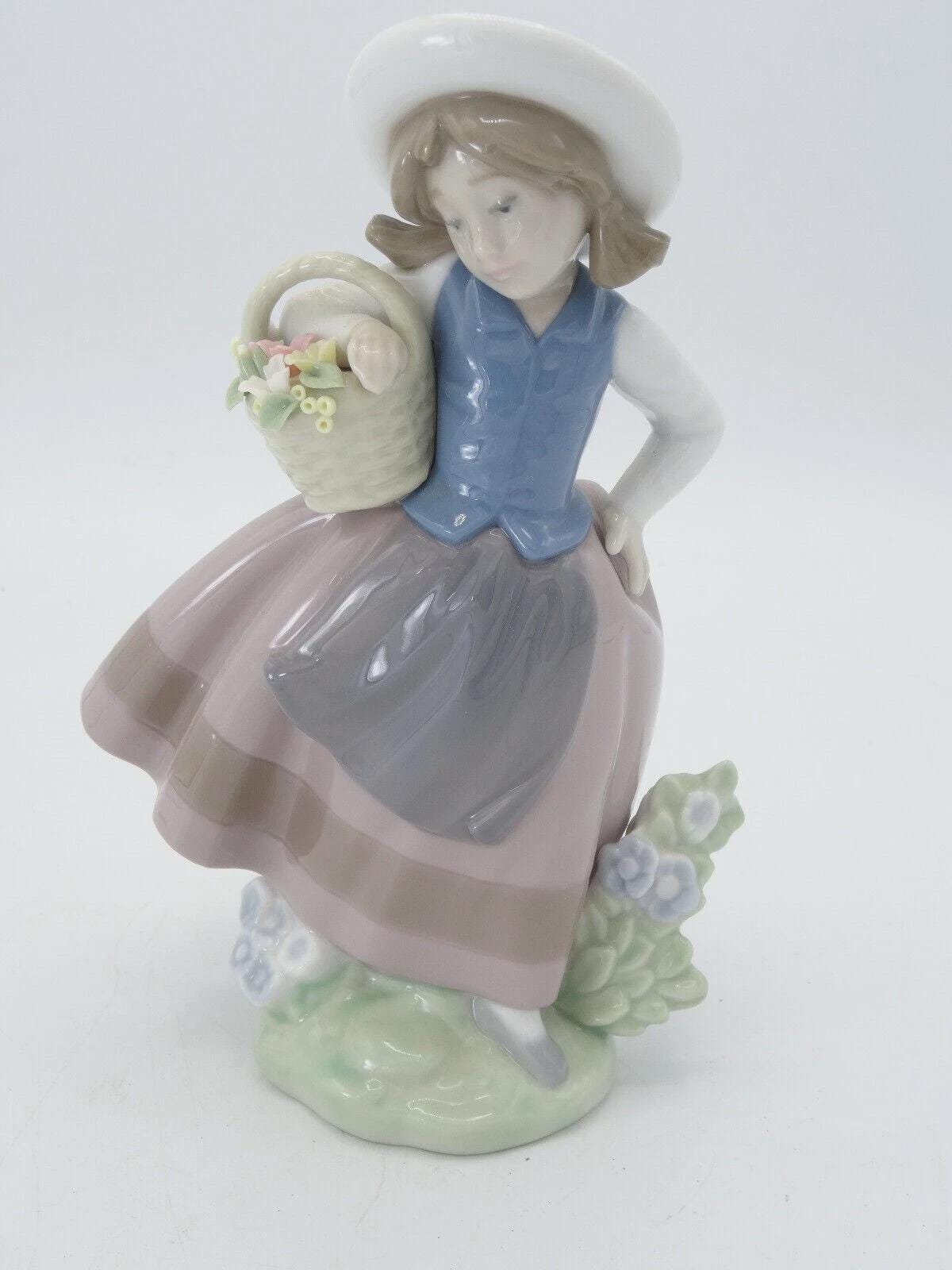 Lladro Figurine ~5221 #sweet Scent (retired ) Mint Condition With