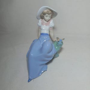 Retired vintage Lladro Nao Figurine  &quot; Listening to bird&#39;s songs &quot; Collectable handmade porcelain figure statue ornament #1042