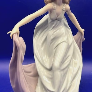 Lladro  May Dance Vintage Porcelain Figurine (Retired) #5662