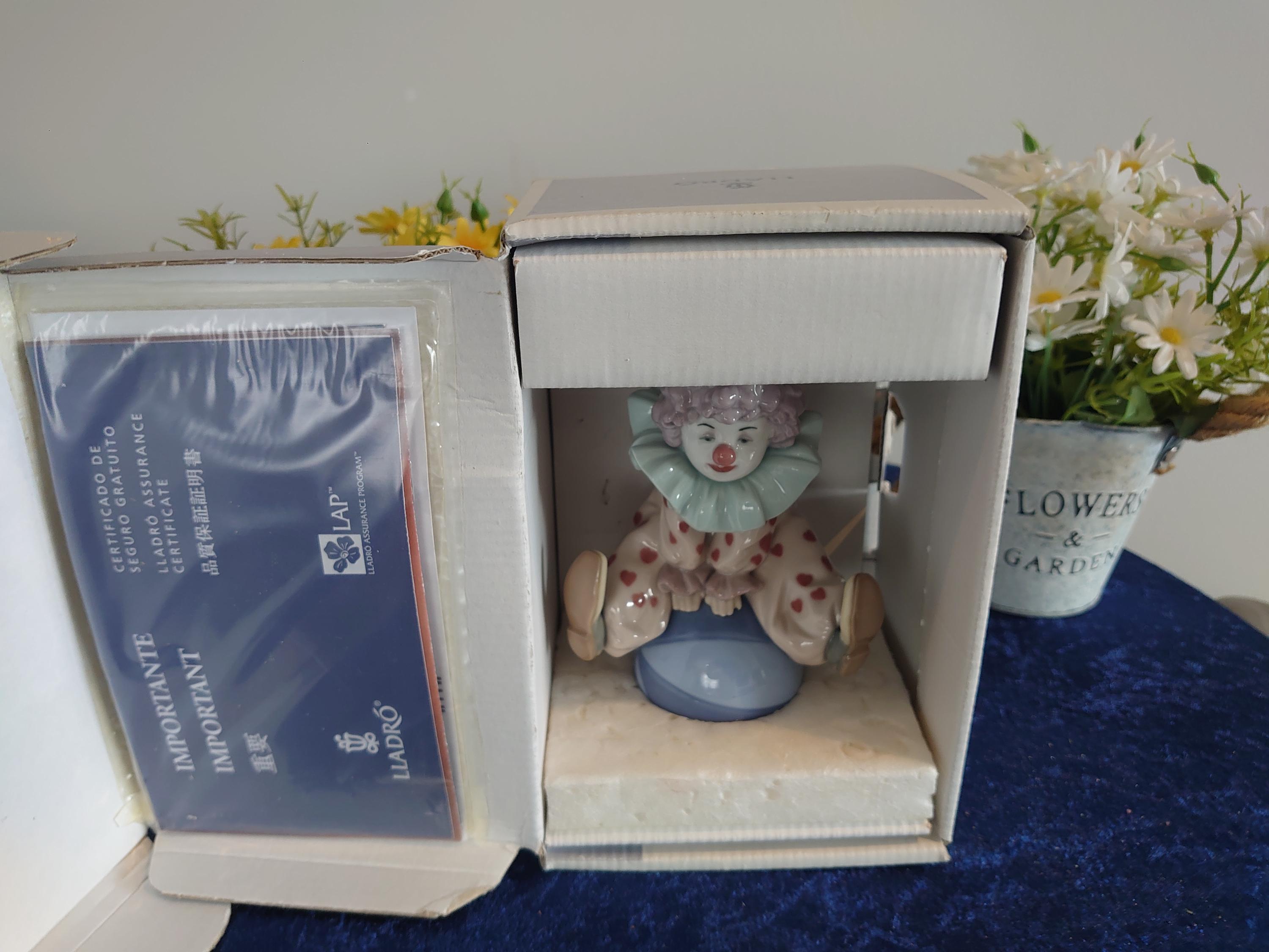 Lladro Figurine #5813 ''having a Ball '' (retired ) Mint Condition