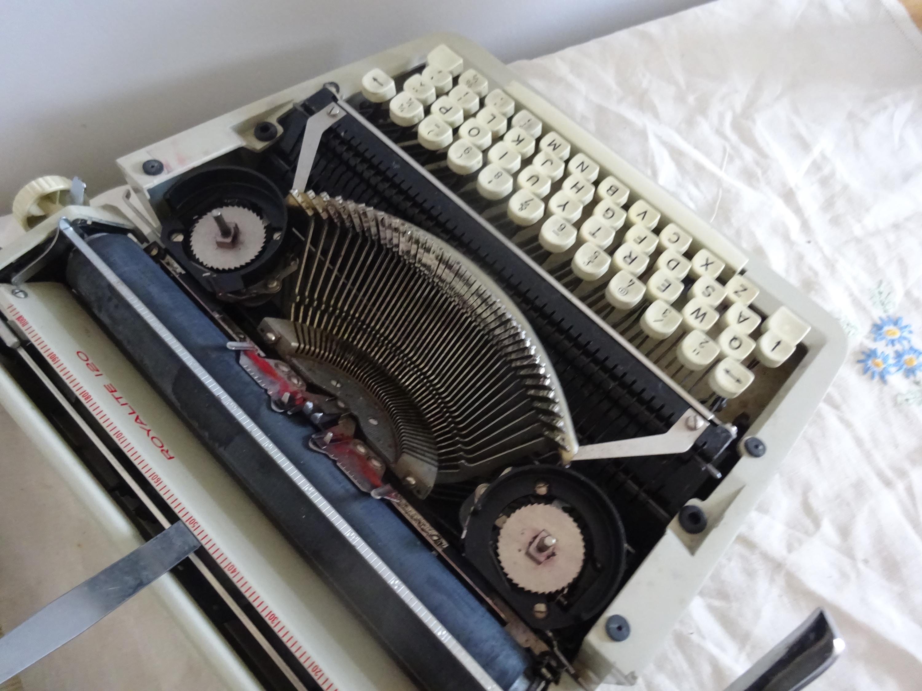 ヴィンテージ ロイヤル タイプライター Royalite 120 ポータブル 